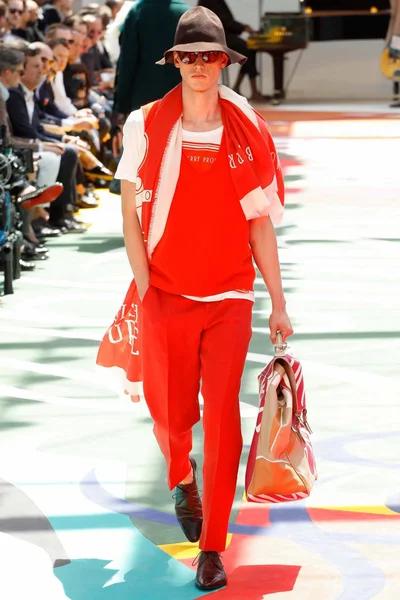 Look 17
